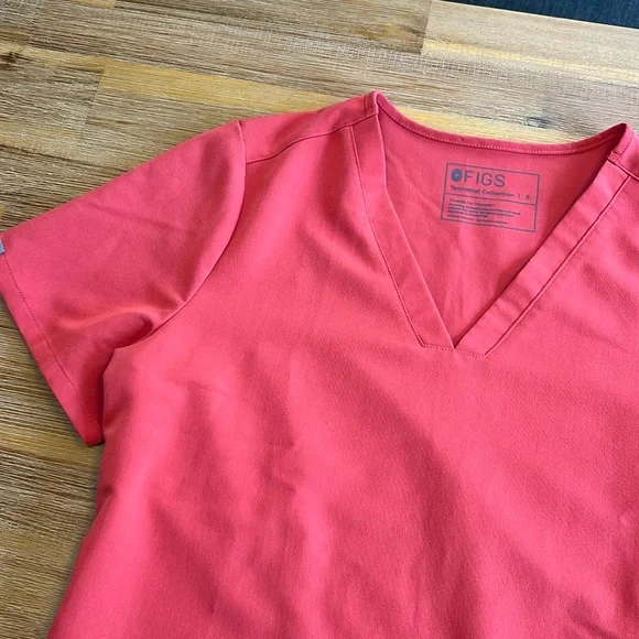 Figs Casma Three-Pocket Scrub Top Limited Edition - Picture 2 of 6